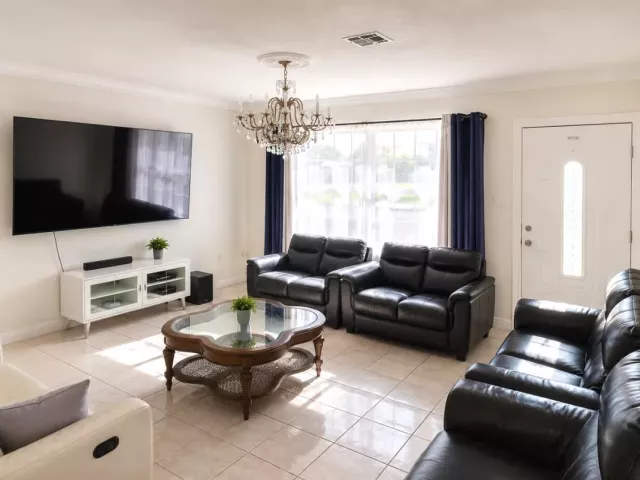 Продажа дома по адресу 2311 N 58th Avenue - фото 9353649