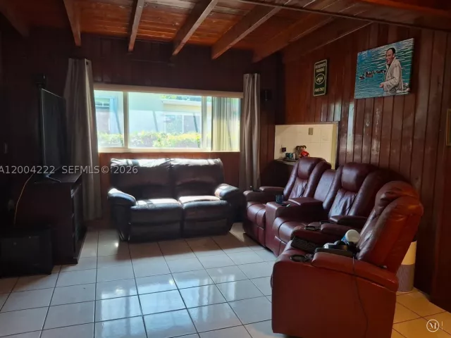 Продажа дома по адресу 540 SW 39th Ave - фото 8886405