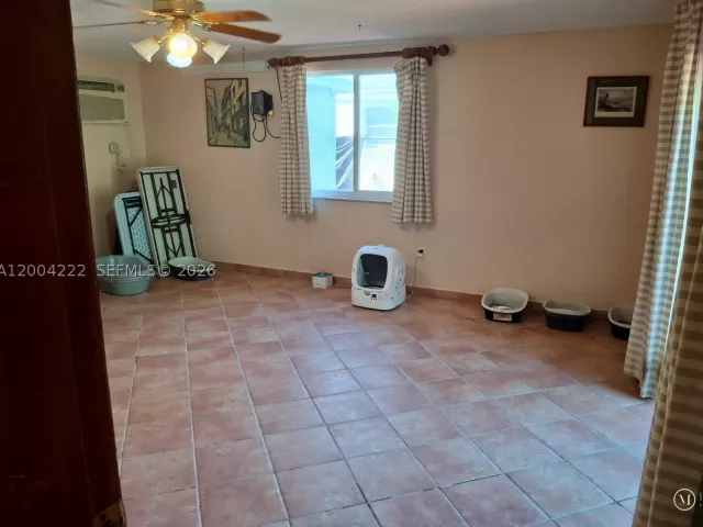 Продажа дома по адресу 540 SW 39th Ave - фото 8886409