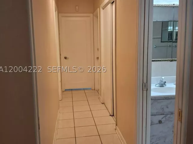 Продажа дома по адресу 540 SW 39th Ave - фото 8886411