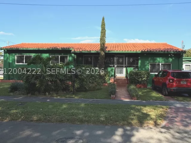 Продажа дома по адресу 540 SW 39th Ave - фото 8886397