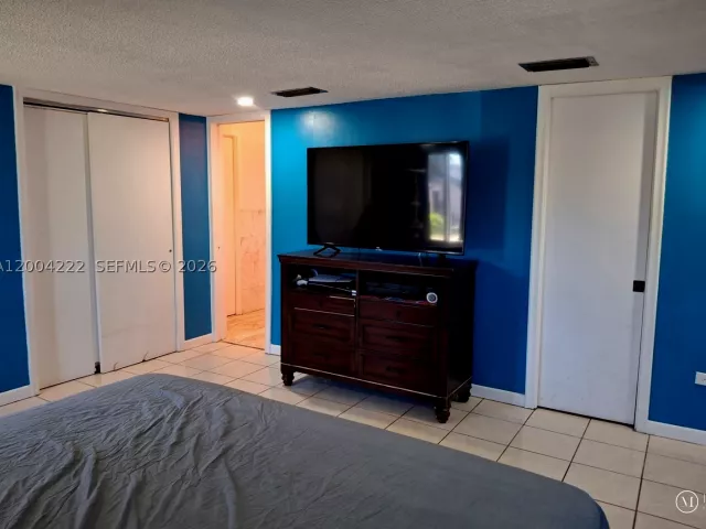 Продажа дома по адресу 540 SW 39th Ave - фото 8886415