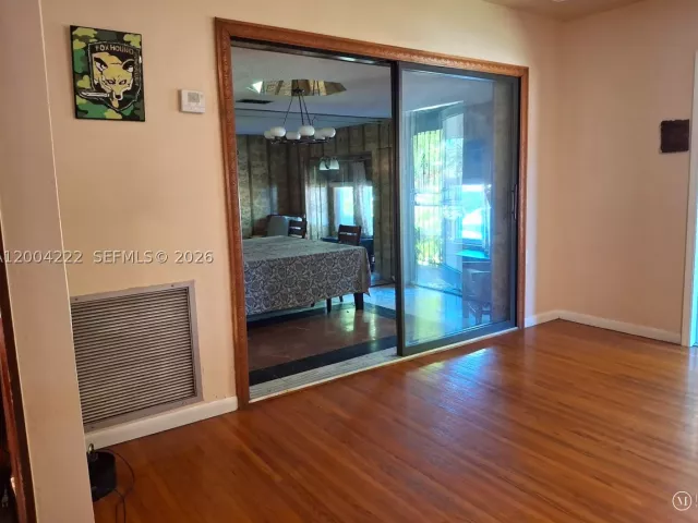Продажа дома по адресу 540 SW 39th Ave - фото 8886401