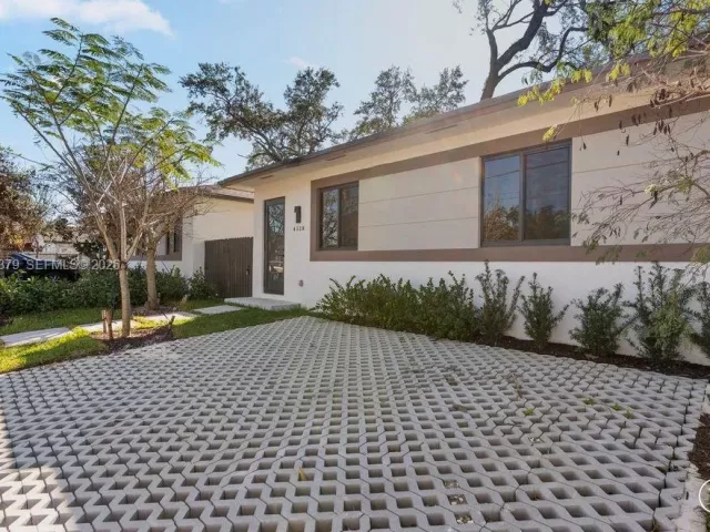 Продажа дома по адресу 4519 NW 3th St - фото 7603816