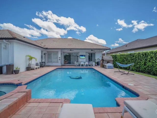 Продажа дома по адресу 16423 Segovia Circle S - фото 9357957