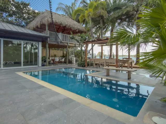 Продажа дома по адресу 2440 N Shore Ter - фото 7605746