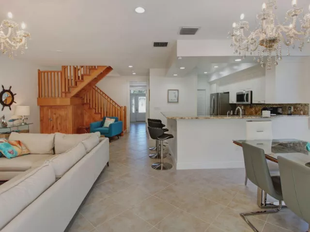 Продажа дома по адресу 218 Pine Avenue - фото 9356505