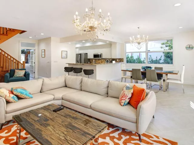Продажа дома по адресу 218 Pine Avenue - фото 9356506