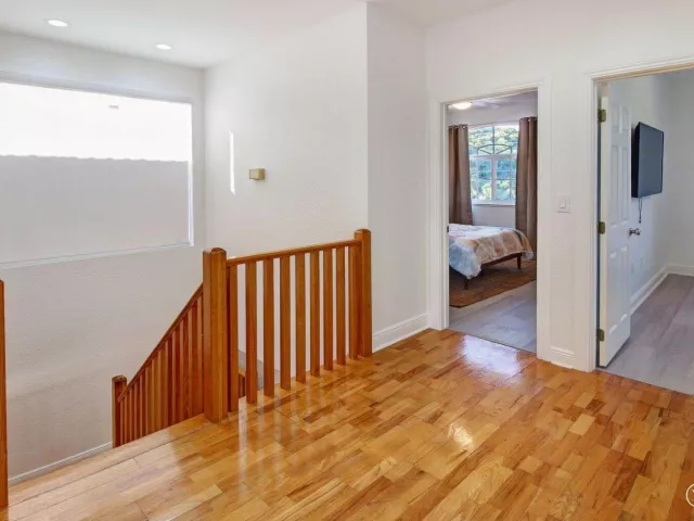Продажа дома по адресу 218 Pine Avenue - фото 9356508