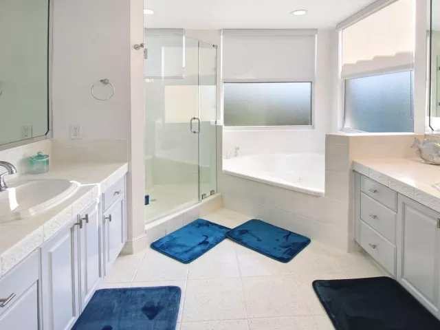 Продажа дома по адресу 218 Pine Avenue - фото 9356513