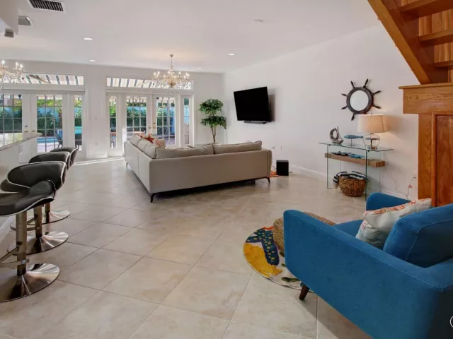 Продажа дома по адресу 218 Pine Avenue - фото 9356500