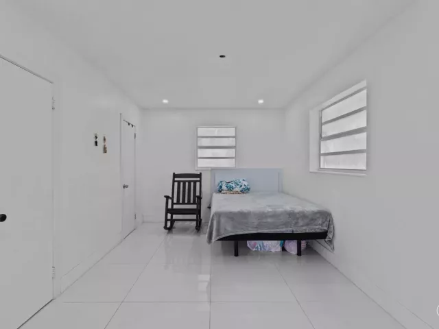 Продажа дома по адресу 670 SW 29th Avenue - фото 8914877
