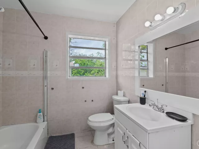 Продажа дома по адресу 670 SW 29th Avenue - фото 8914882