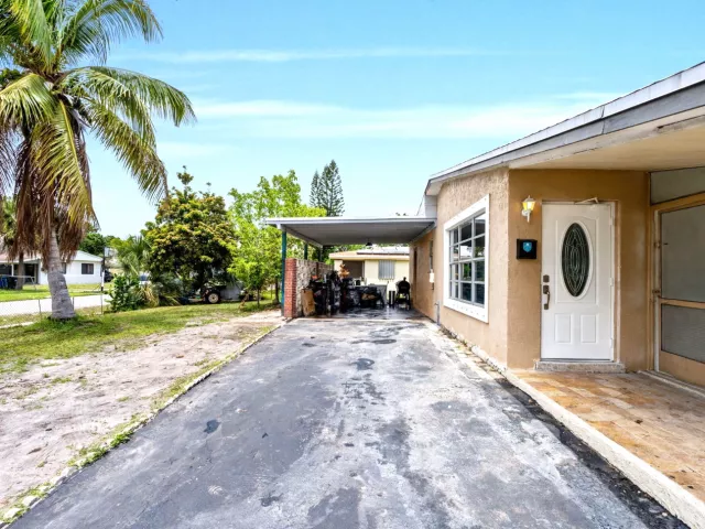 Продажа дома по адресу 670 SW 29th Avenue - фото 8914868