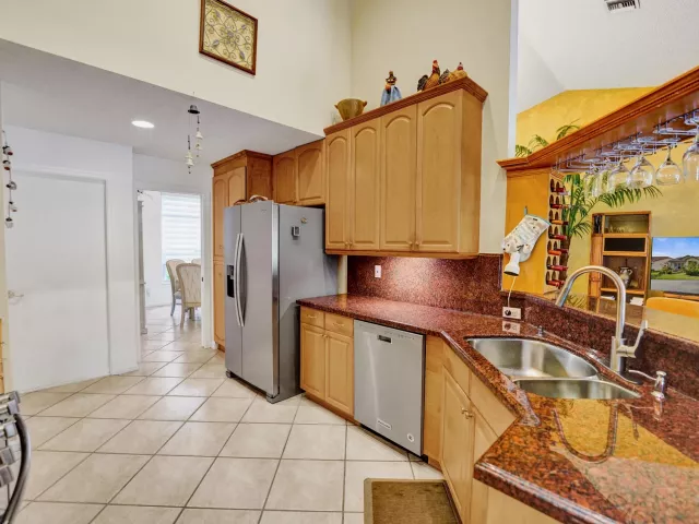 Продажа дома по адресу 3460 Dunes Vista Drive - фото 8984841