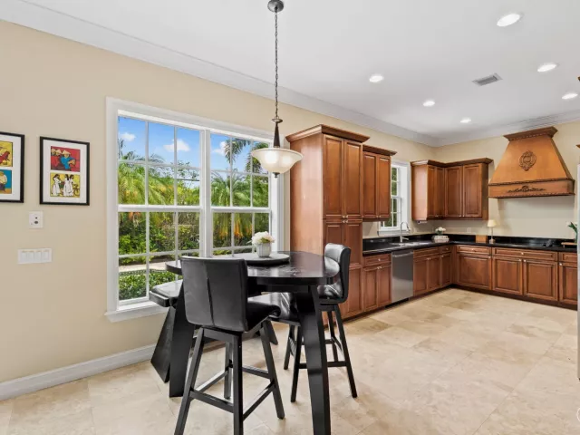 Продажа дома по адресу 1421 SW 20th Court - фото 9357871