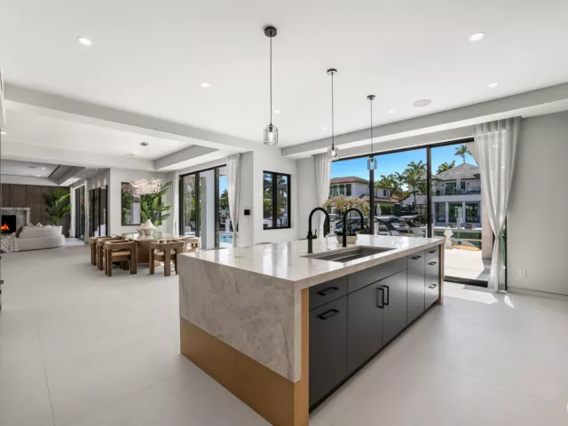 Продажа дома по адресу 441 Isle Of Palms Drive - фото 9375261