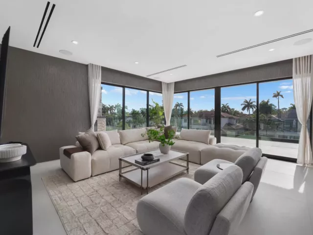 Продажа дома по адресу 441 Isle Of Palms Drive - фото 9375281
