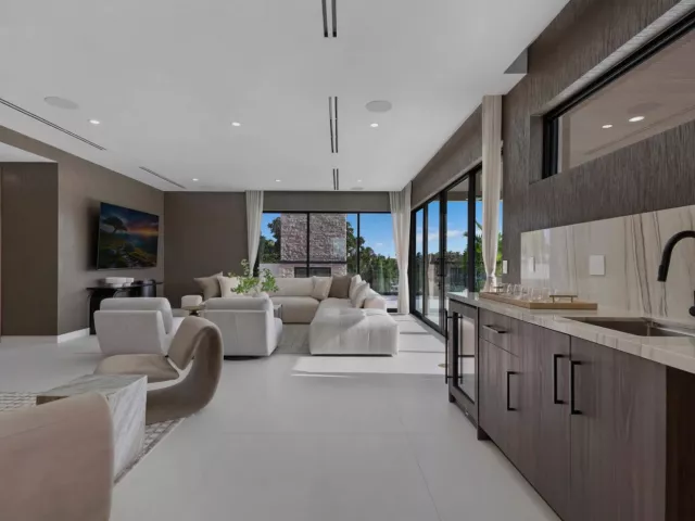 Продажа дома по адресу 441 Isle Of Palms Drive - фото 9375282