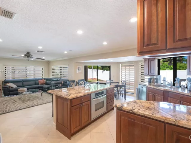 Продажа дома по адресу 6481 Timber Ln - фото 7620289