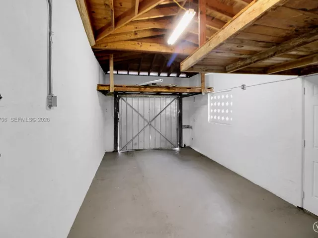 Продажа дома по адресу 231 NE 43rd St - фото 7607701