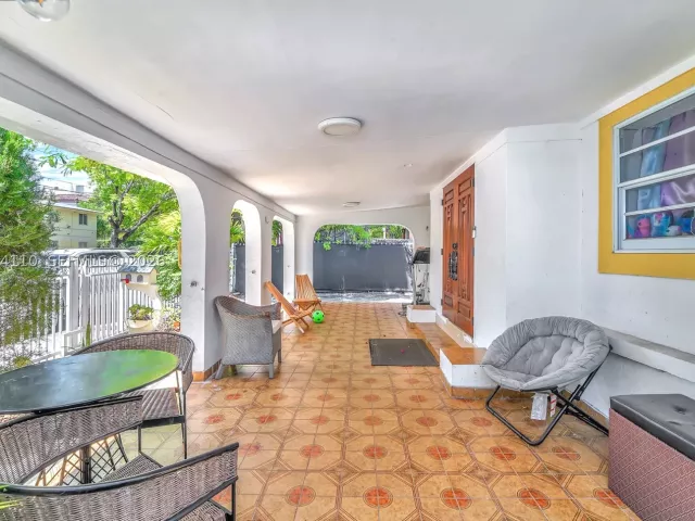 Продажа дома по адресу 219 SW 6th Ave - фото 9121667
