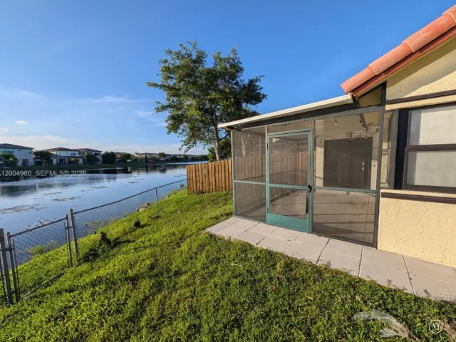 Дом в аренду по адресу 640 SW 113th Ter - фото 7609403