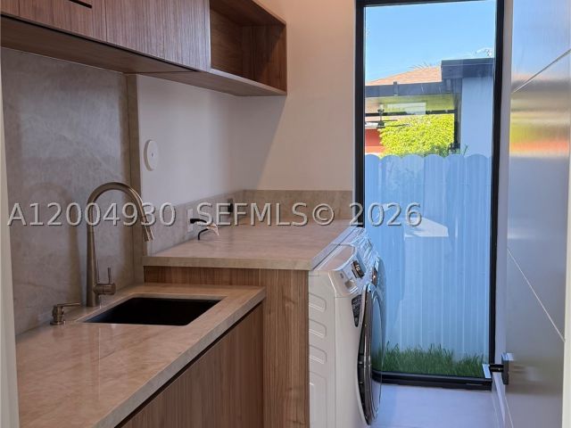Продажа дома по адресу 6449 SW 28th St - фото 8591779