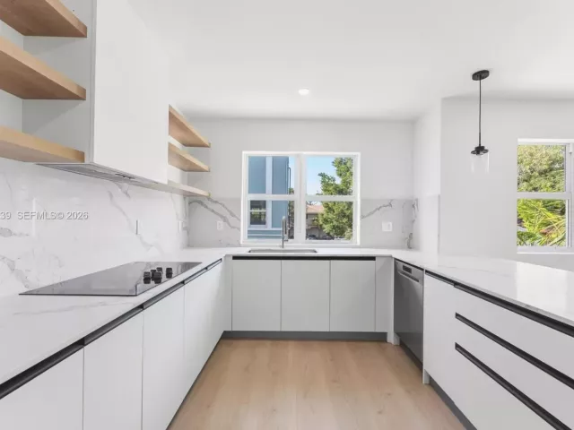 Дом в аренду по адресу 824 SE 12th Ct 840 - фото 7612069