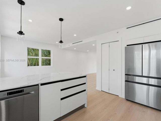 Дом в аренду по адресу 824 SE 12th Ct 840 - фото 7612088