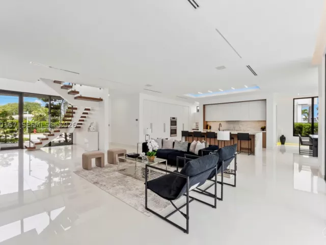 Продажа дома по адресу 4232 E Tradewinds Ave - фото 9350624