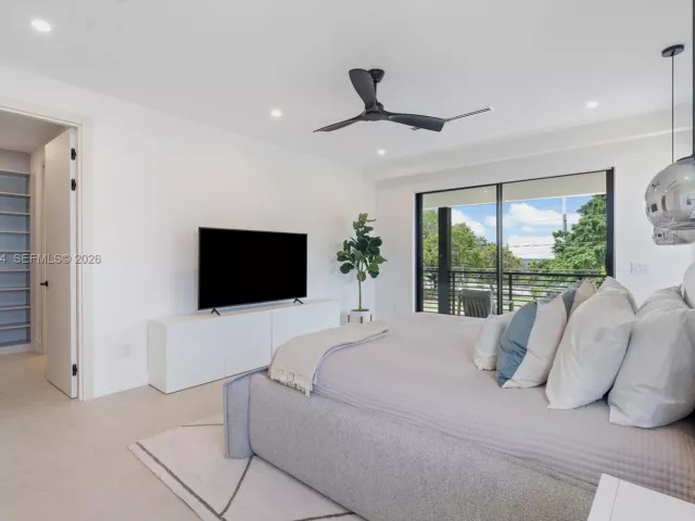 Продажа дома по адресу 1321 NE 13th Ave - фото 7629454