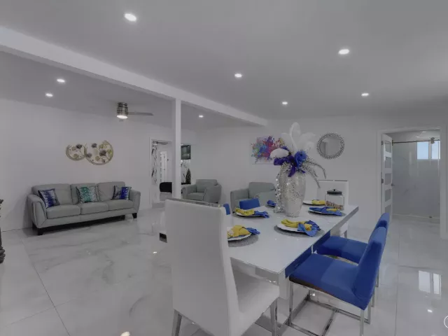 Продажа дома по адресу 1360 SW 32nd Street - фото 9249593