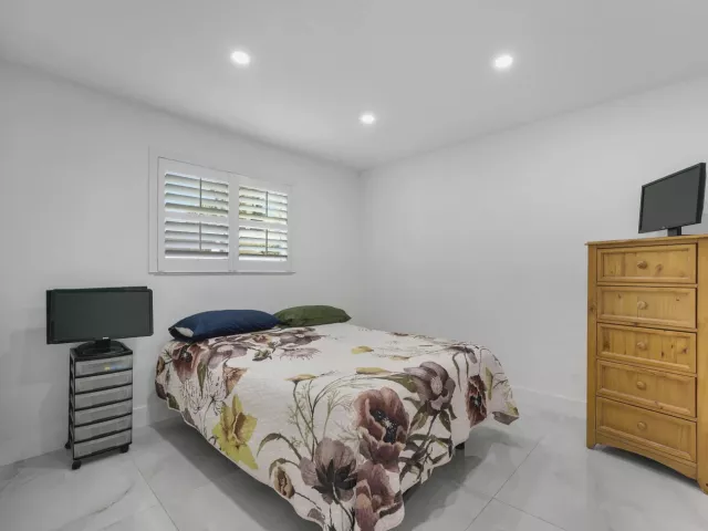 Продажа дома по адресу 1360 SW 32nd Street - фото 9249598