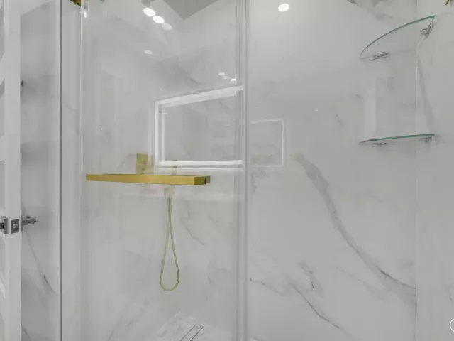 Продажа дома по адресу 1360 SW 32nd Street - фото 9249600