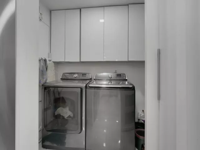 Продажа дома по адресу 1360 SW 32nd Street - фото 9249602