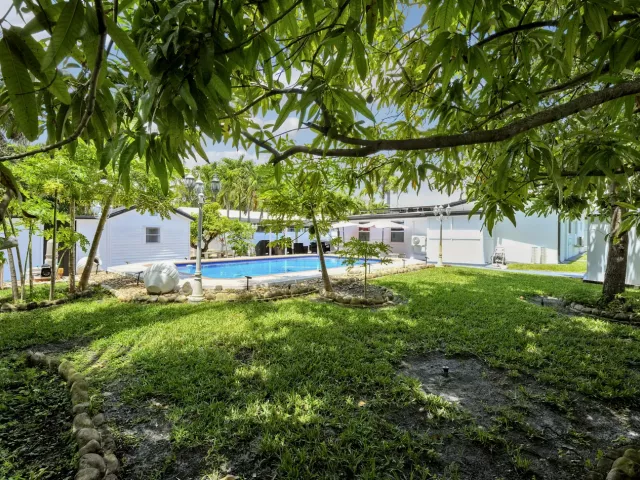 Продажа дома по адресу 1360 SW 32nd Street - фото 9249616