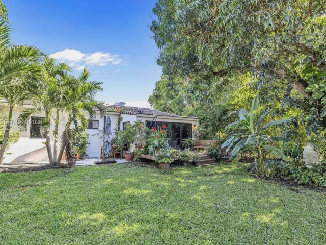 Дом в аренду по адресу 3030 SW 2nd Ave - фото 7614492