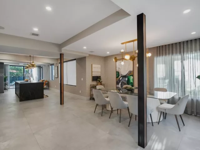 Дом в аренду по адресу 145 NE 49th St A - фото 7615734