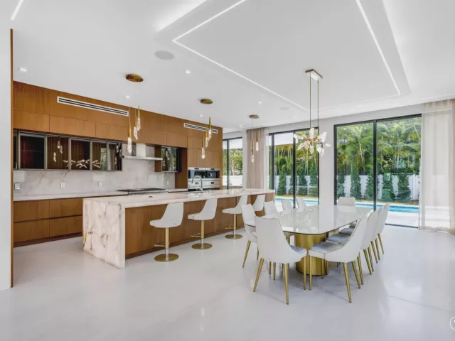 Продажа дома по адресу 310 NE 2nd Street - фото 9310990