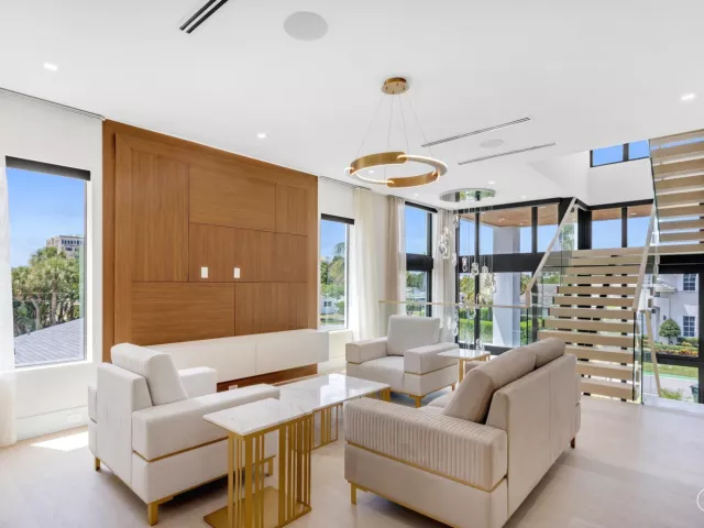 Продажа дома по адресу 310 NE 2nd Street - фото 9310998