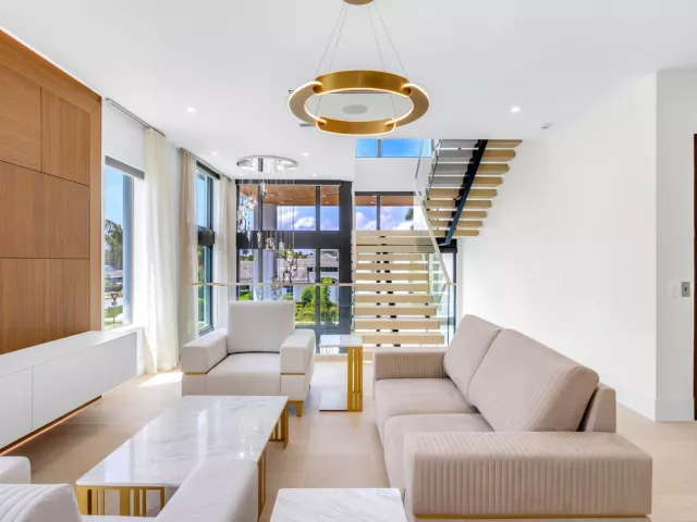 Продажа дома по адресу 310 NE 2nd Street - фото 9310999