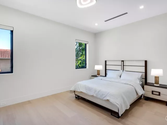 Продажа дома по адресу 310 NE 2nd Street - фото 9311013