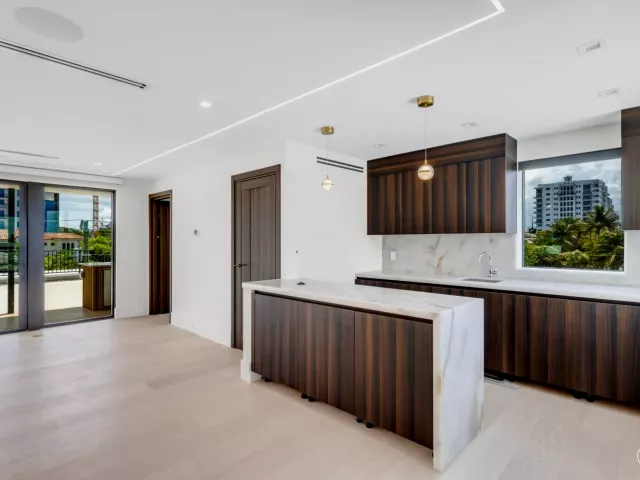 Продажа дома по адресу 310 NE 2nd Street - фото 9311018