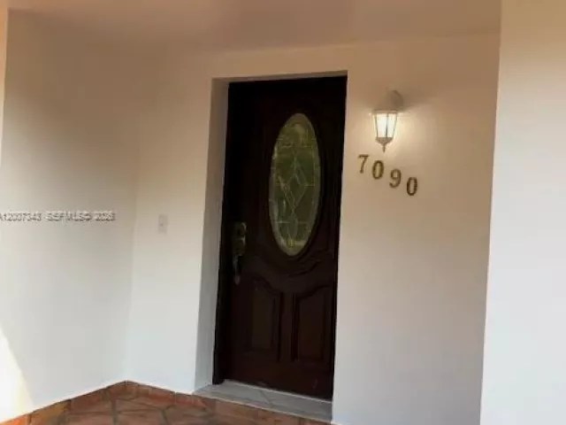 Дом в аренду по адресу 7090 SW 62nd St 0 - фото 7615754