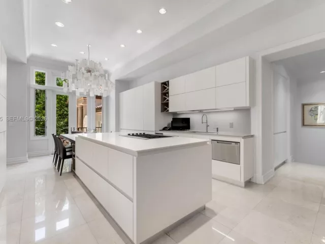 Продажа дома по адресу 255 Cocoplum Rd - фото 7626995