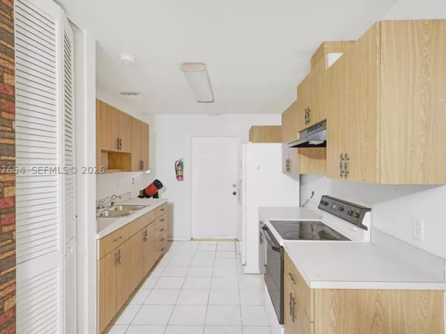 Продажа дома по адресу 20000 SW 216th St - фото 9088240