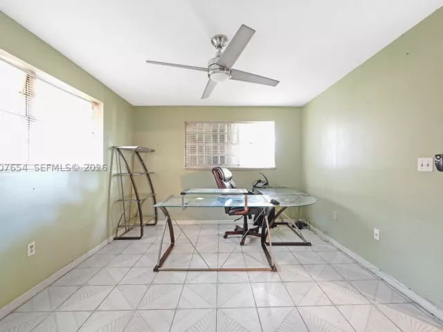 Продажа дома по адресу 20000 SW 216th St - фото 9088245