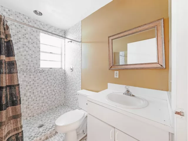 Продажа дома по адресу 20000 SW 216th St - фото 9088247