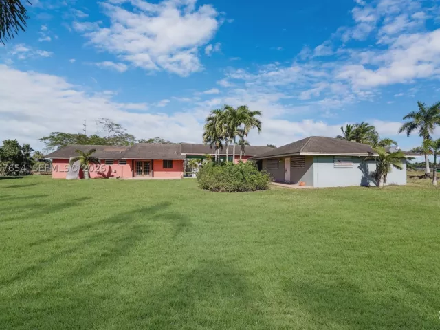 Продажа дома по адресу 20000 SW 216th St - фото 9088253